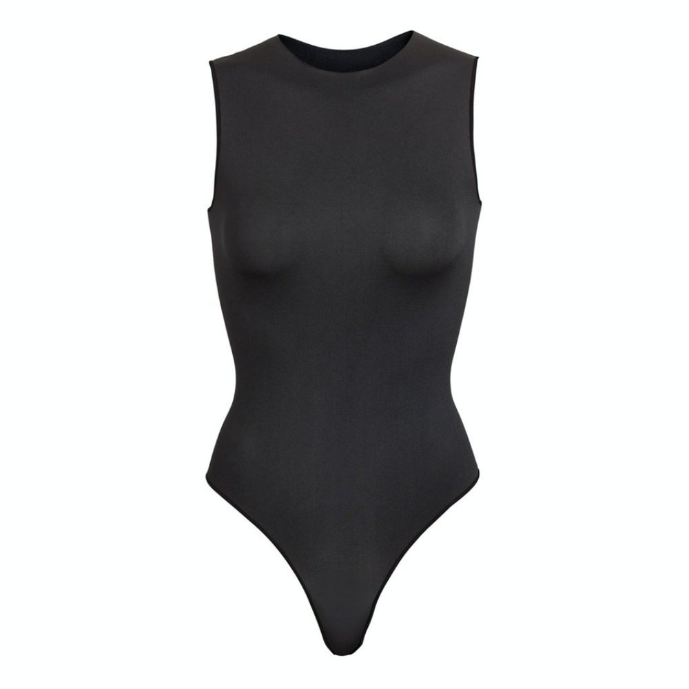 SKIMS ESSENTIAL CREW NECK SLEEVELESS BODYSUIT SM